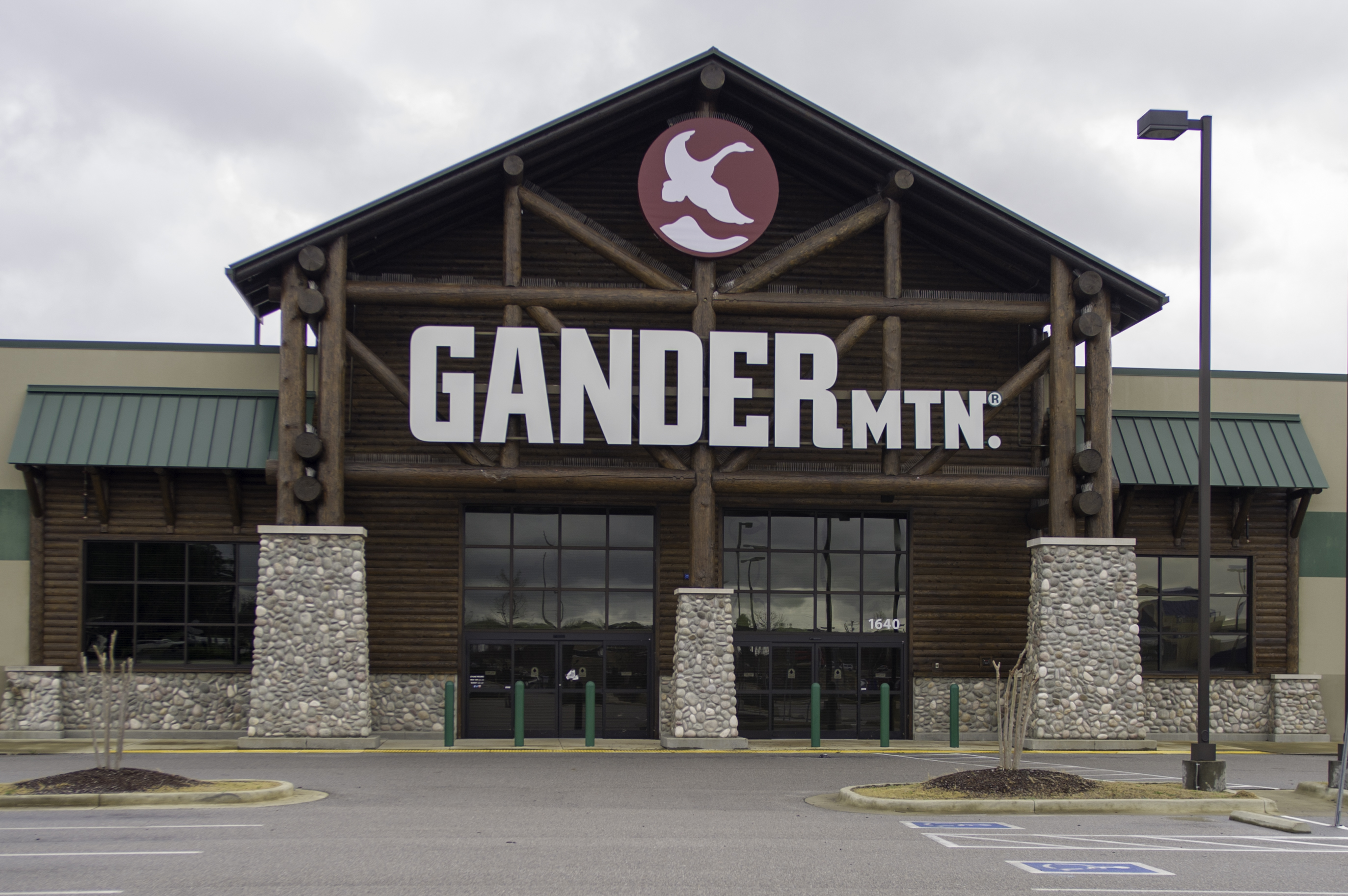Gander Outdoors to open in former Gander Mountain building near Tiger Town.