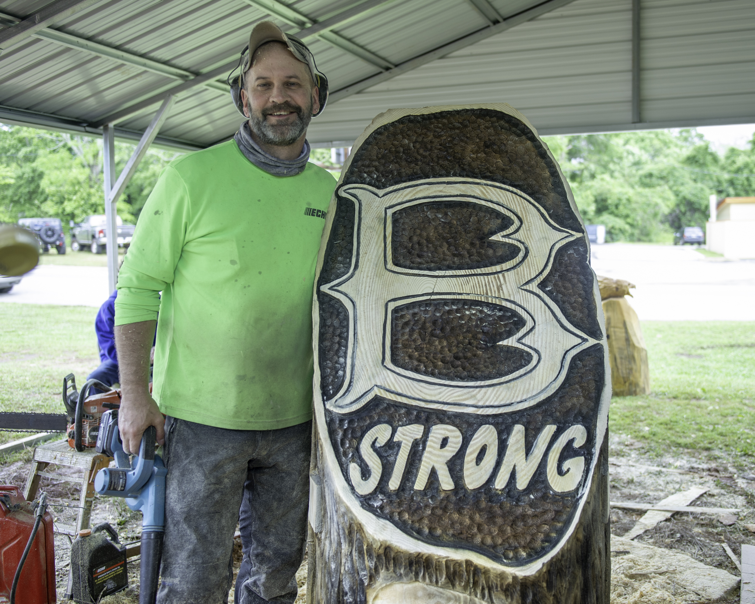 Indiana resident carves tree to honor toughness of Beauregard community