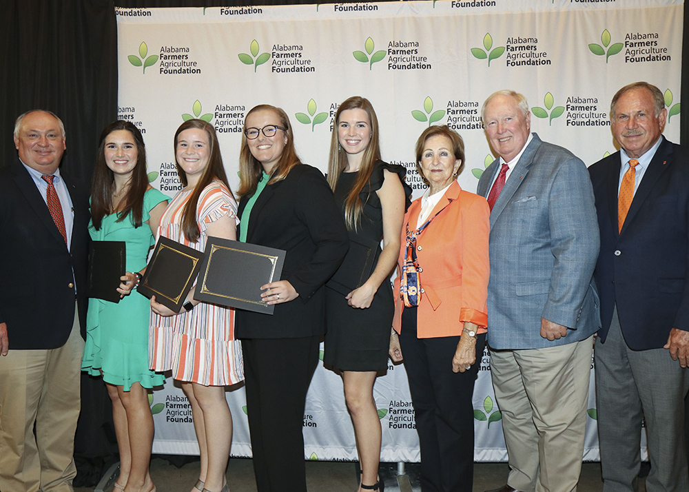 Farmers Federation Awards $133,250 To Auburn Ag, Forestry Students