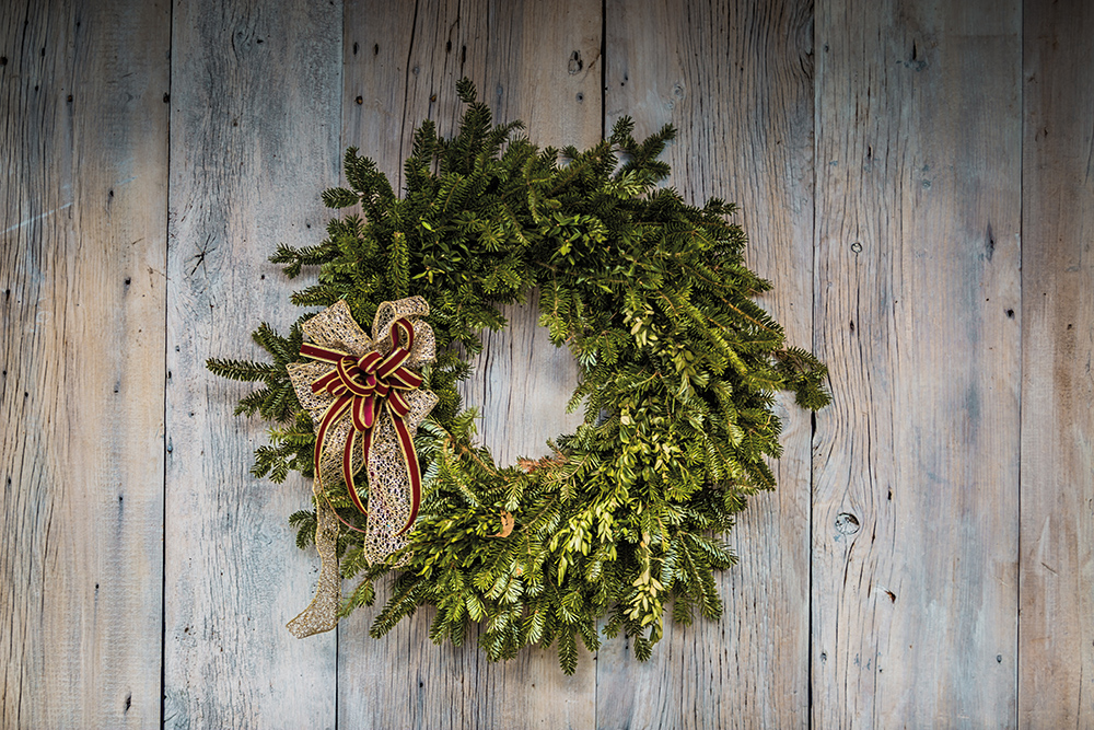Decorate With Outdoor Materials This Holiday Season