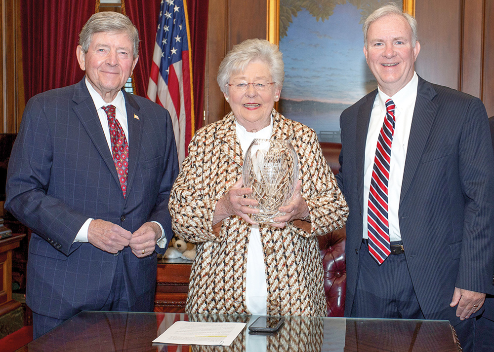 AMEA honors Governor Ivey with Excellence in Leadership Award