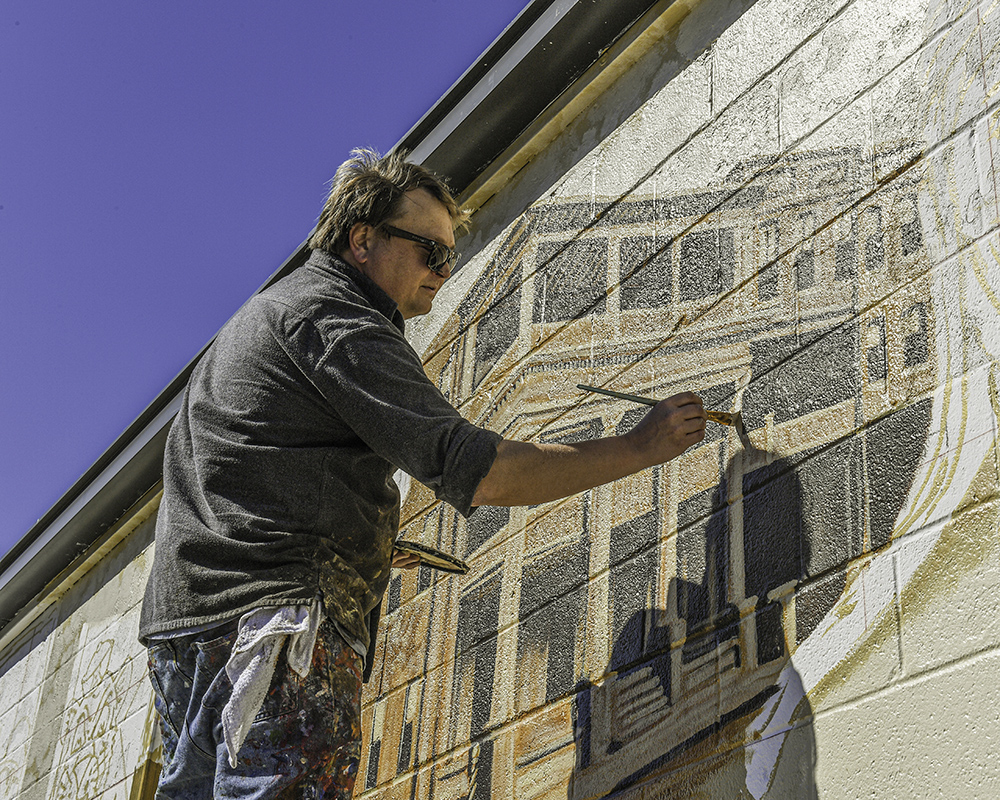 Mural Going Up at Museum of East Alabama