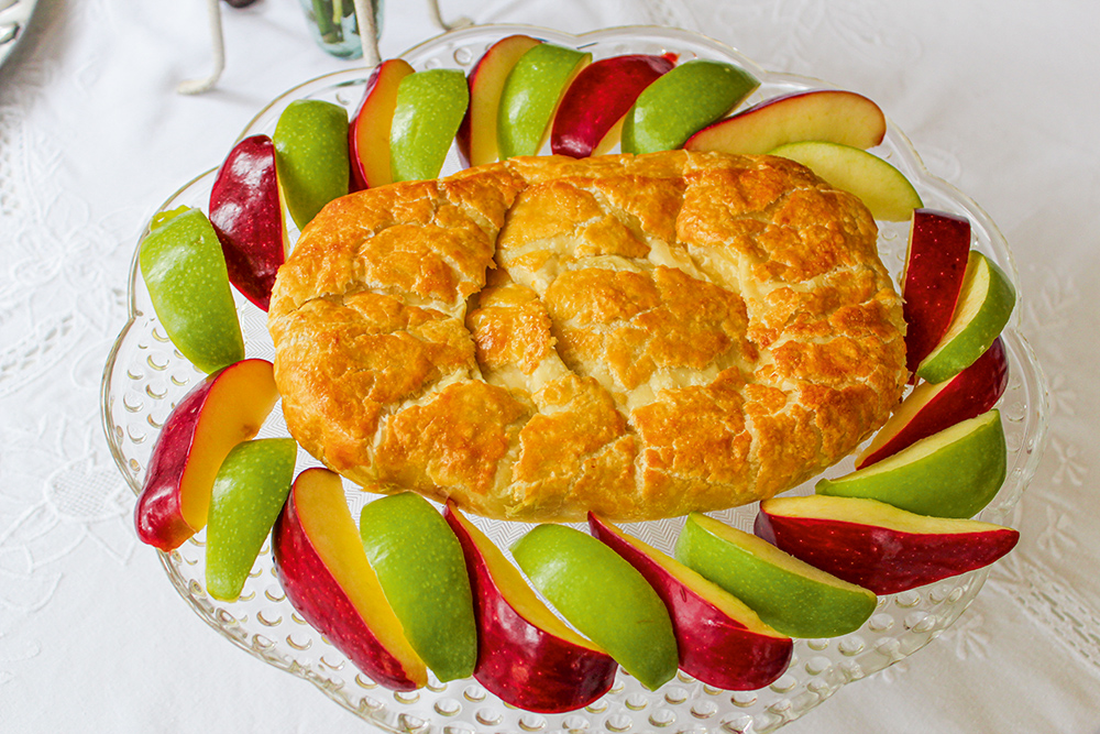 Gather Family Around Table For Savoring Sunday Suppers