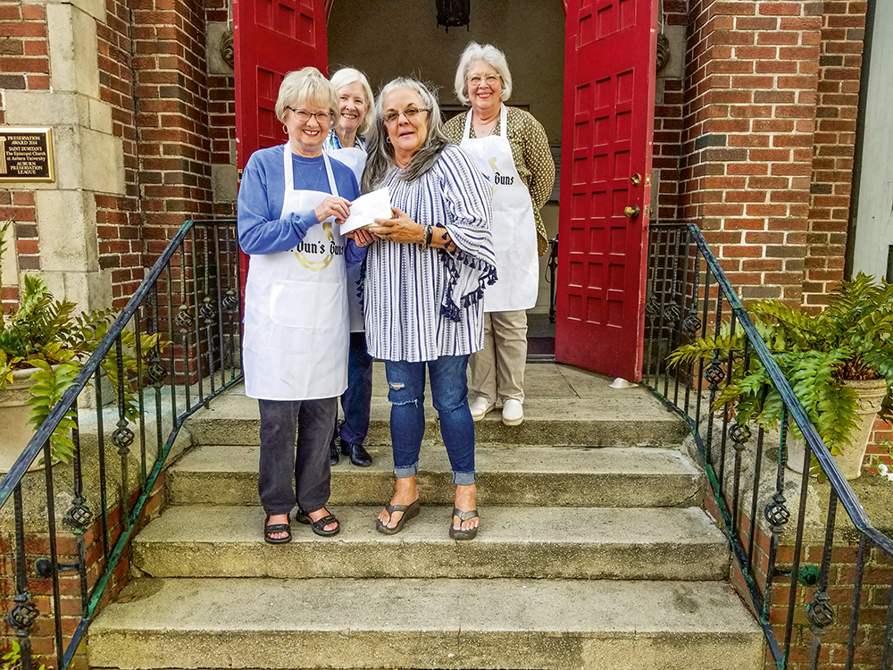 St. Duns Buns Donates to WORTHY2