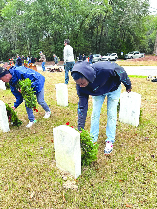 Honoring the Nation’s Fallen: Wreaths Placed at Graves