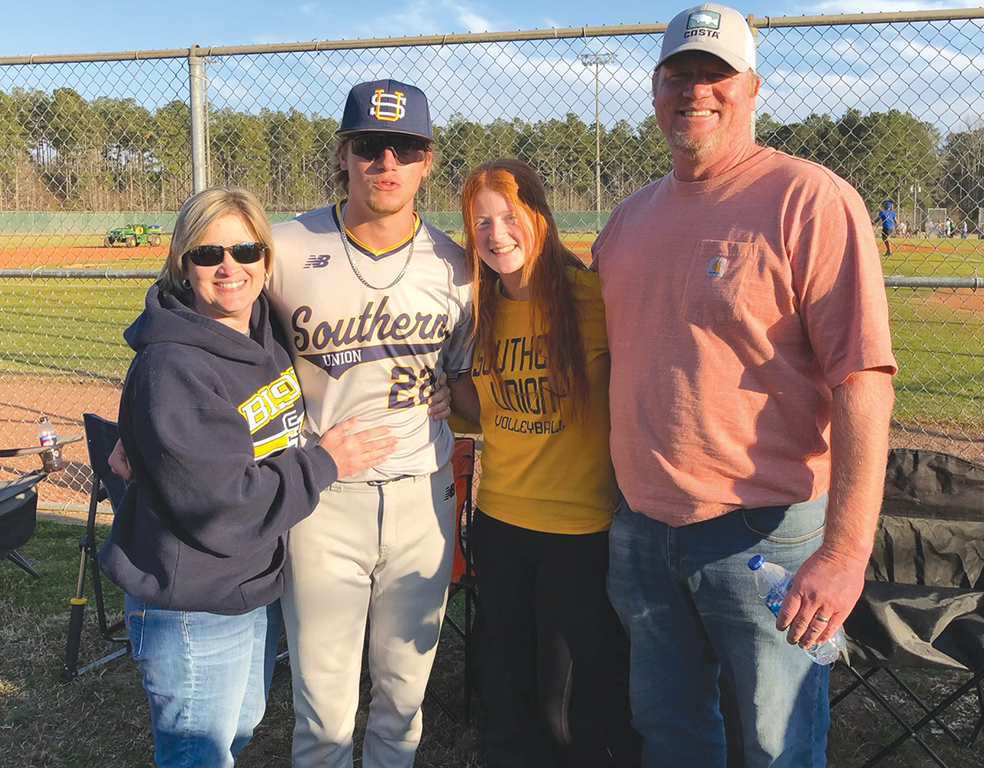 Team Bison:Collins Family Shares Mutual Bond with Southern Union Athletics