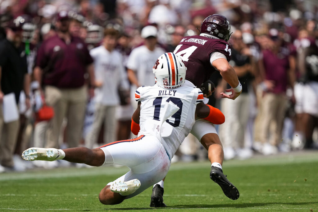 Auburn-Linebacker-Cam-Riley-