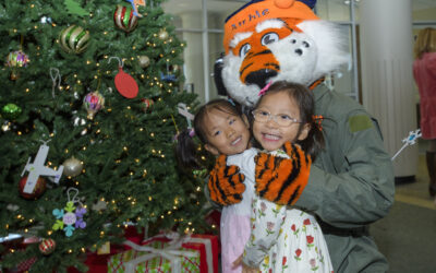 Aubie delivers children’s letters to Santa Claus