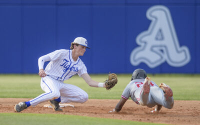 Bulldogs, Tigers split baseball doubleheader