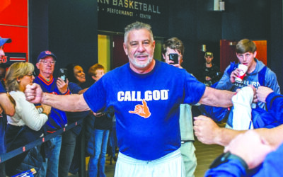 Bruce Pearl retires, son named successor
