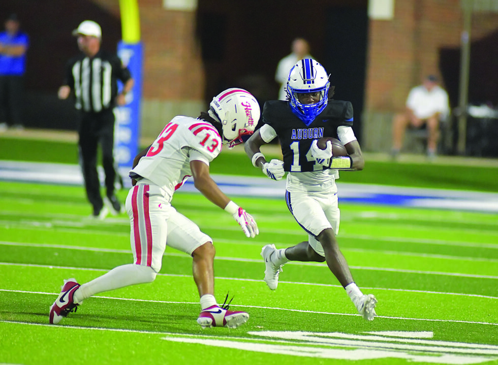 Floyd’s seven total TDs sink No. 3-ranked Auburn