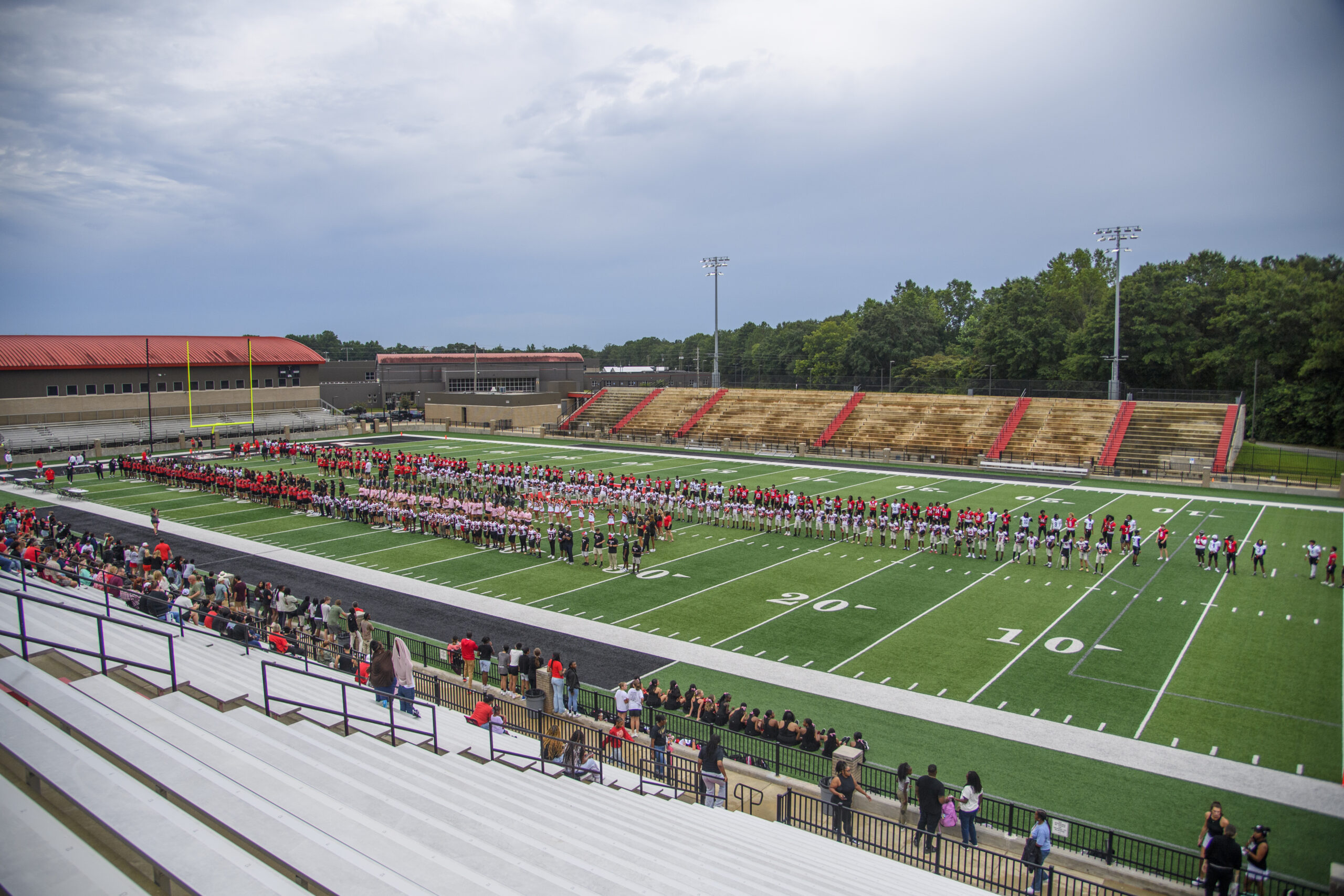 Area teams return to the gridiron and Meet the Bul …