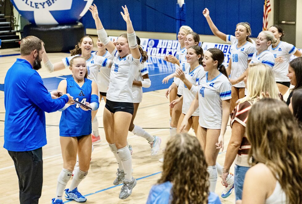 Auburn defeats Opelika to claim Area 4 tourney title